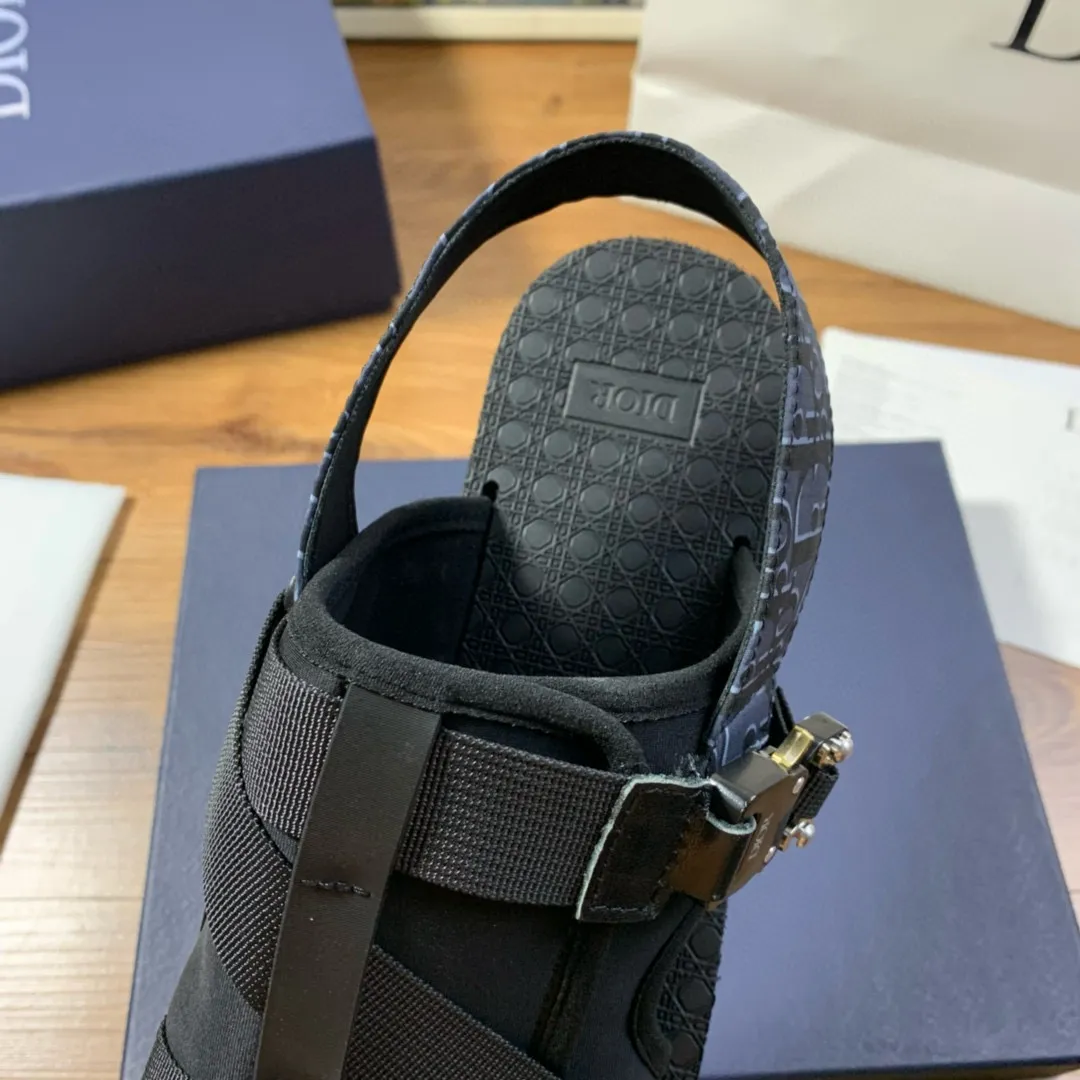 Factory price: 340💰Dior men’s counters are selling sandals at the same time✔️Imported brand printing/selected high-quality calfskin, highlighting high-end elegance and exquisite workmanship. Soles: original soles specially provided by the original factory, hot-selling physical products🔥Normal size: 38-44, customized 45